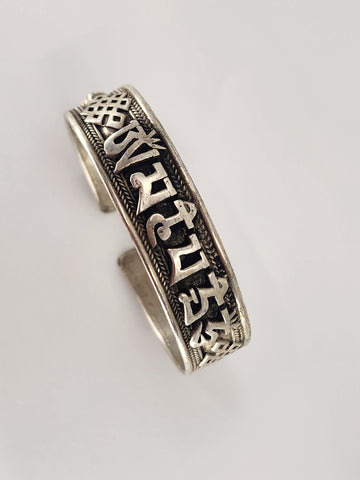 Mantra wrist cuff Silver