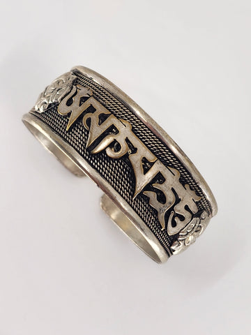 Mantra wrist cuff large