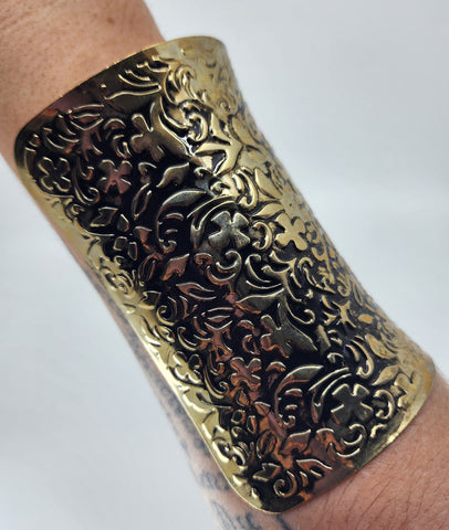 Isabella wrist cuff