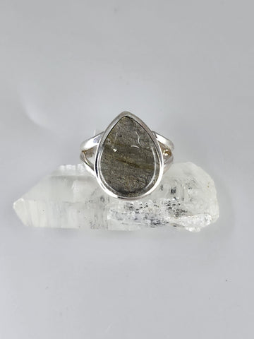 Labradorite ring